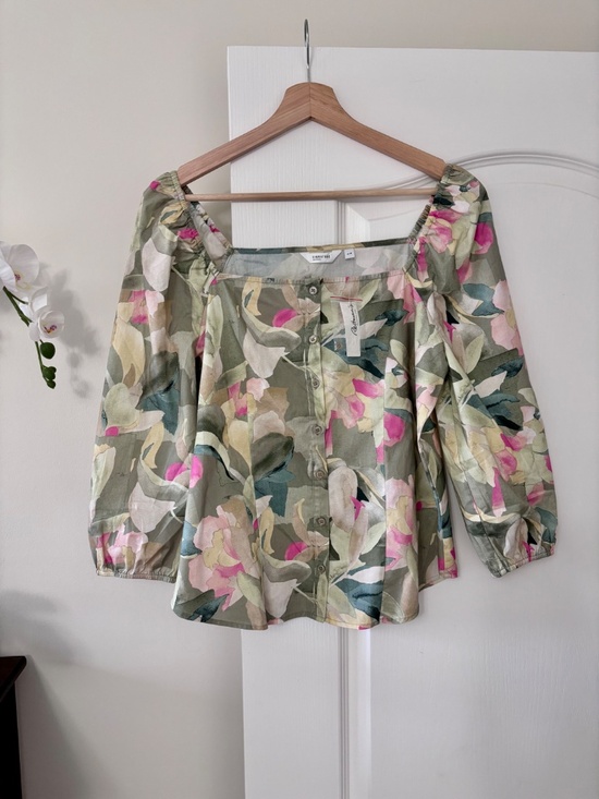 Reitmans Tops - Signature by Reitmans Floral Button Up Blouse Puff Sleeves Women’s Size Medium